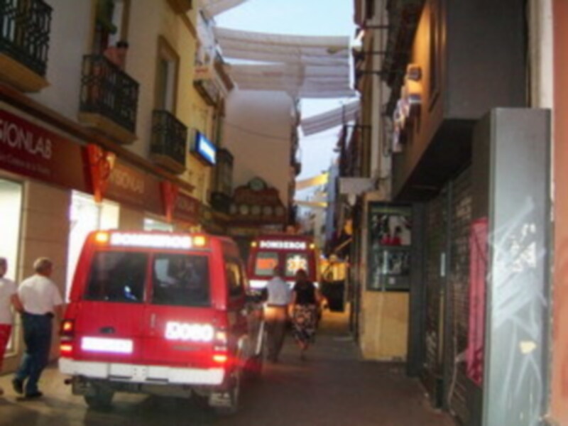 Bomberos en la calle Sierpes de Sevilla. Se quedo en el susto