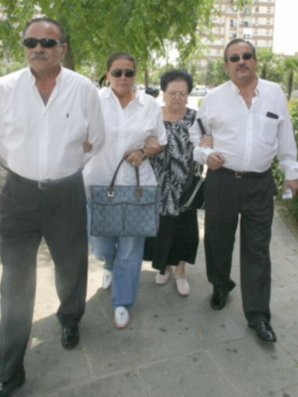 Maria del Monte, madre y hermanos