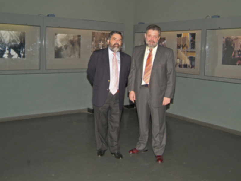 Los fotógrafos sevillanos Salazar y Bajuelo exponen en Roma sobre Semana Santa