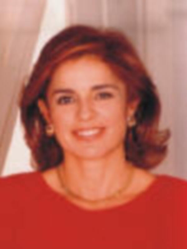 Ana Botella se declara aficionada al punto de cruz gamada