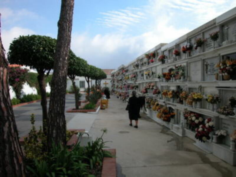 Botánica funeraria y cementerios municipales.