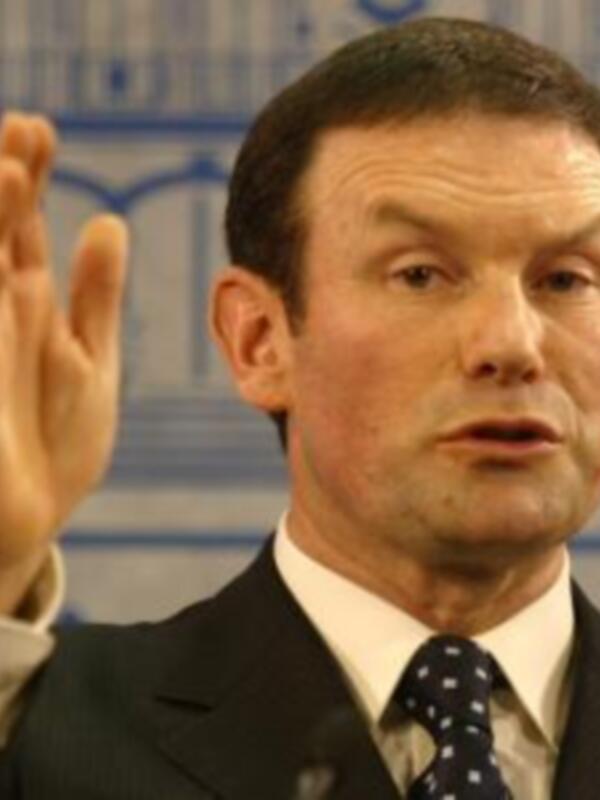 EL PELUQUERO DE ALMODOVAR RETA A IBERRETXE