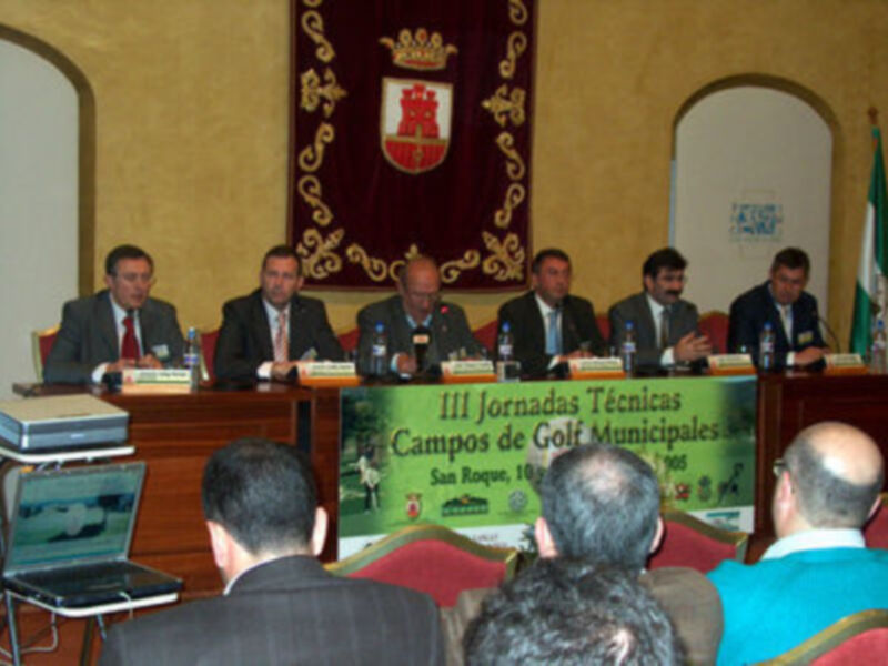 La UCA y Junta firman un convenio sobre el Curso de Experto en Campos de Golf