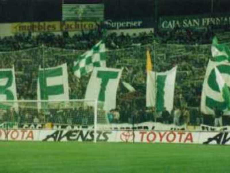Los aficionados béticos llenarán el estadio Ruiz de Lopera frente al Málaga