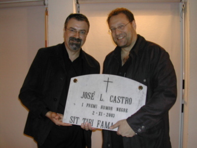 Lápidas negras y RIP. Presentación, en Sevilla, de 2 nuevos libros de los humoristas Lombilla y Ermengol.