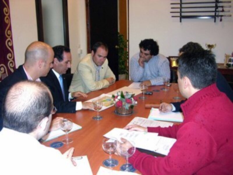 El Grupo Coren presenta al Ayuntamiento de Huévar su proyecto de instalación en la localidad