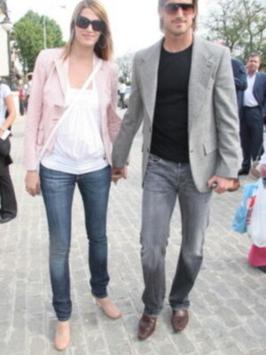 Laura Sanchez que ya luce barriguita con su novio Aitor Ocio