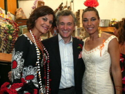 Paulino Plata con Maria Jose Suarez y Raquel Revuelta