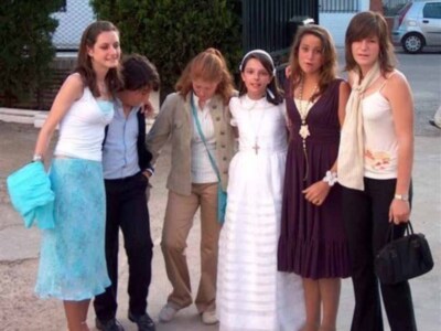 Inmaculada Mena Bravo celebra su Primera Comunion