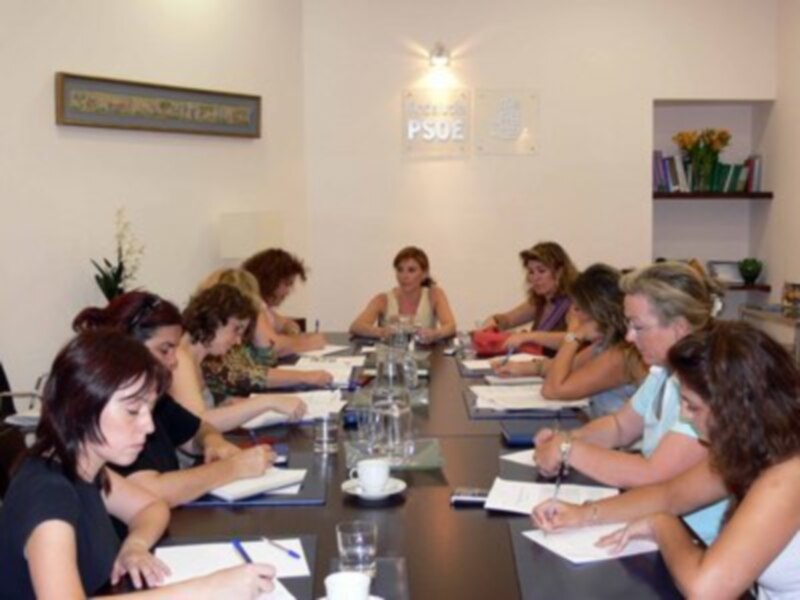 La secretaria de Igualdad se reúne con las federaciones de mujeres más representativas de la comunidad para analizar el anteproy