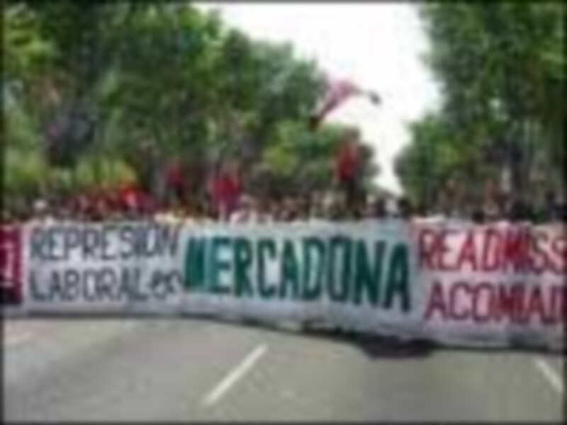 Centenares de personas se manifestaron en Barcelona en apoyo a los trabajadores de Mercadona en huelga