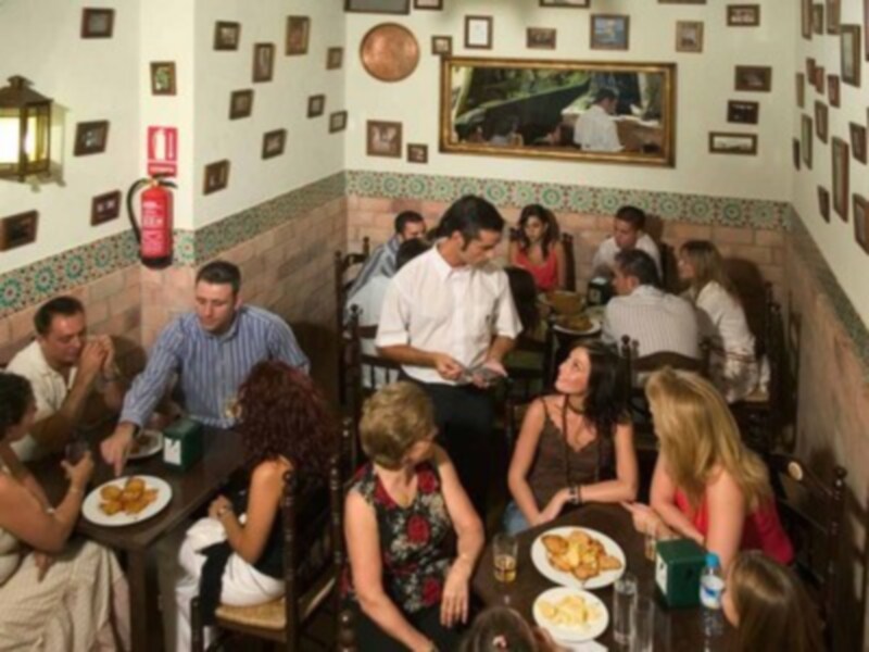 se abren en Sevilla dos nuevas bodegas La Andaluza