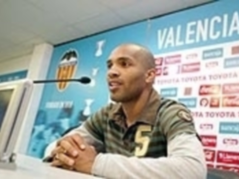 En Valencia dan a Regueiro como jugador del Real Betis