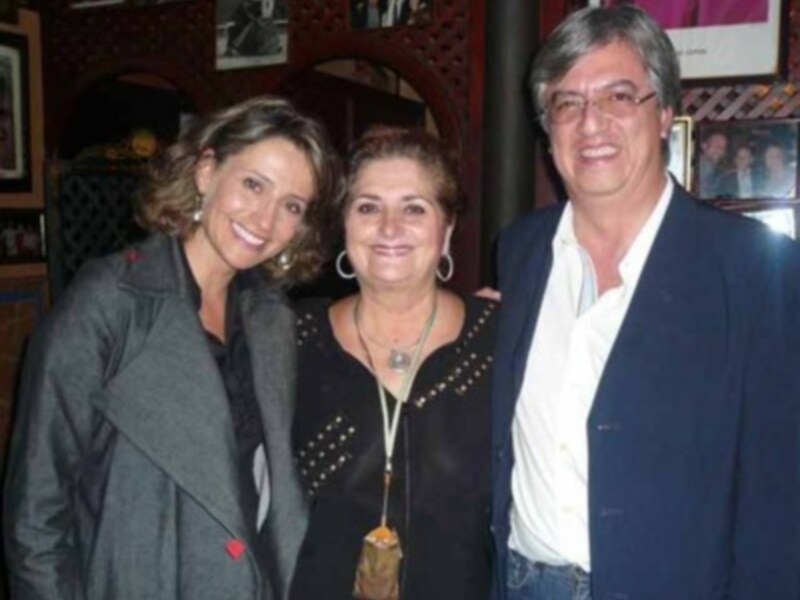 El presidente de radio caracol  visitaron la Casa Anselma de Triana