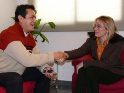 Carmen Tovar traslada a la Asociación de Ecuatorianos de Andalucía el apoyo del PSOE