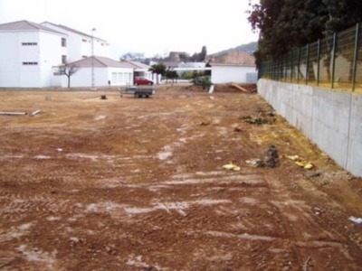 El PSA de Constantina preocupado por el abandono que sufre el campo de albero del colegio publico Valle de la Osa