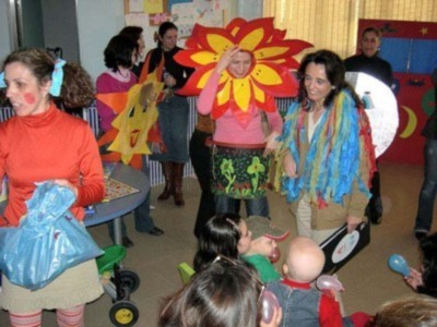 Alumnas de Proempleo II actúan ante los niños ingresados en oncología del hospital infantil de Sevilla