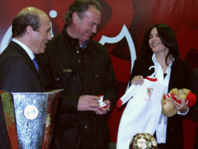 Bertin Osborne y su esposa Fabiola vuelven a sonreir en el Sevilla FC