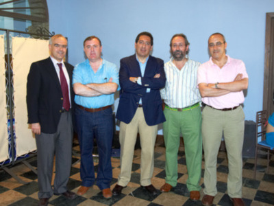 Todos somos Cajasol en un día de convivencia en el Parque Temático de Isla Mágica.