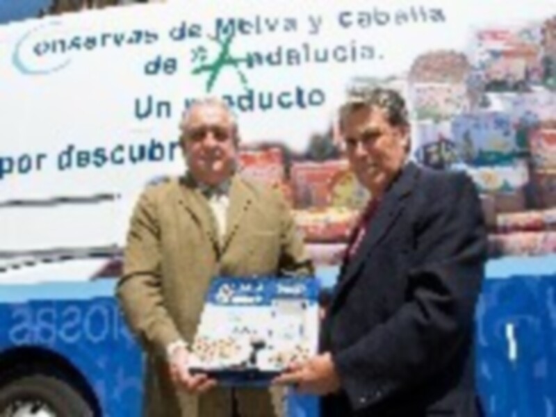 Gran acogida entre los sevillanos de la Caballa y la Melva de Andalucía