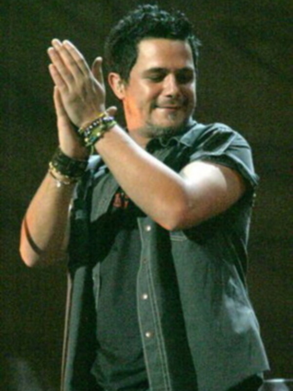 El betico Alejandro Sanz cantara en Sevilla el centenario del Betis 