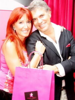 Agustin Bravo en la tienda de su mujer Susana Abad en Sevilla 