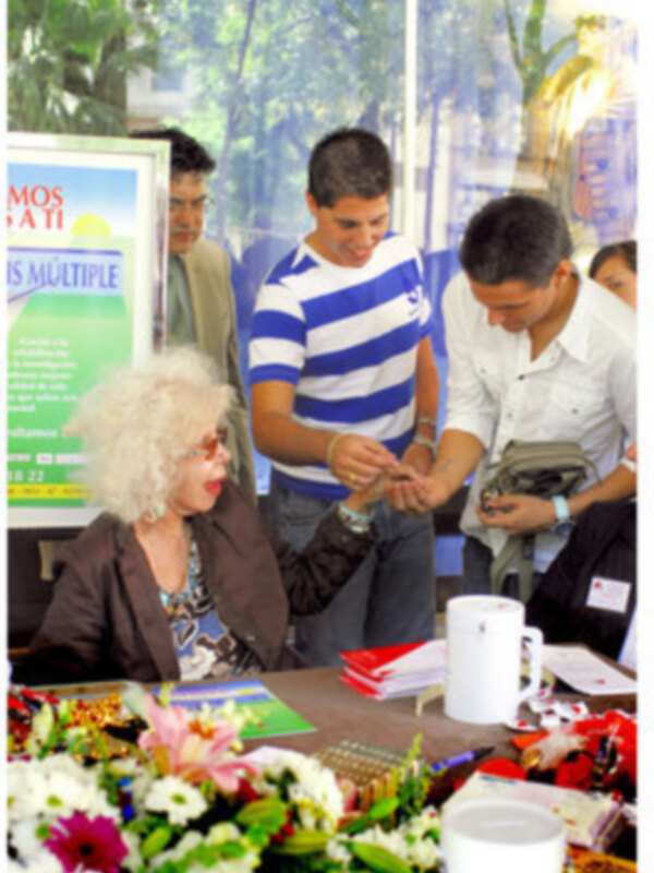 ÉXITO TOTAL DE LA CUESTACIÓN ANUAL DE ASEM ESTA MAÑANA EN SEVILLA CON LA ASISTENCIA DE LA EXCMA. SRA. DUQUESA DE ALBA 