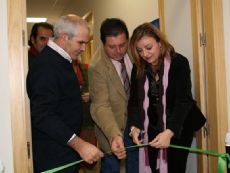 La Delegada Provincial de Igualdad y Bienestar Social, Mª José Castro, inauguró las nuevas instalaciones de la Unidad de Estancia Diurna La Vega