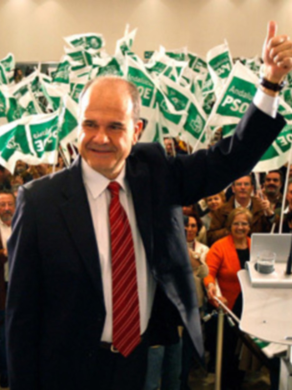 Chaves logra mantener la mayoría absoluta en Andalucia  pese a la histórica subida del PP