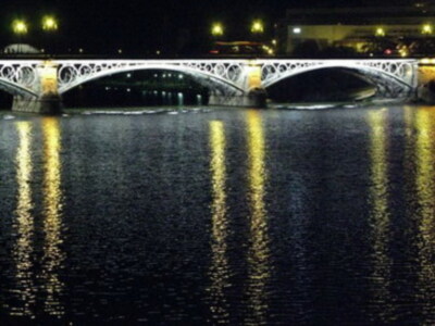 Triana preparada para Semana Santa de Sevilla 