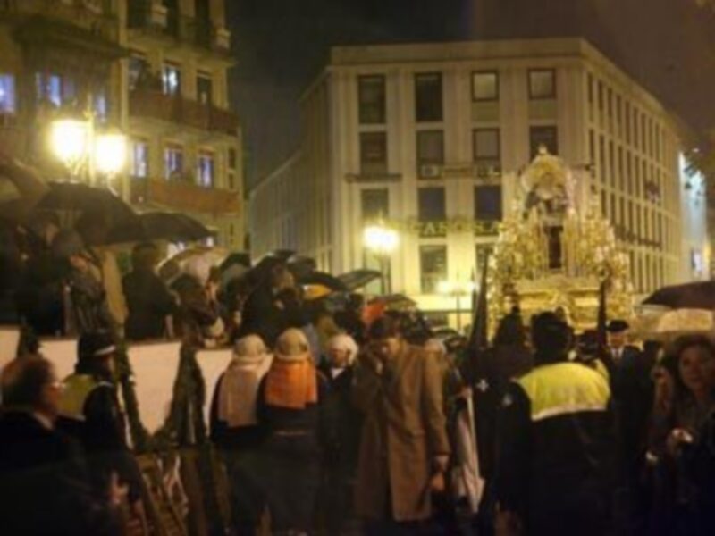 La lluvia adelanto el final del sabado santo en la Semana Santa de Sevilla 2008 