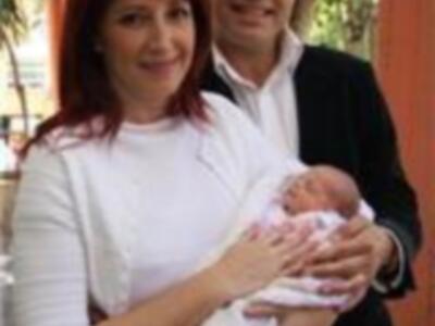 AGUSTIN BRAVO Y SUSANA ABAD PRESENTAN A SU PRIMERA HIJA, ALEJANDRA MARÍA