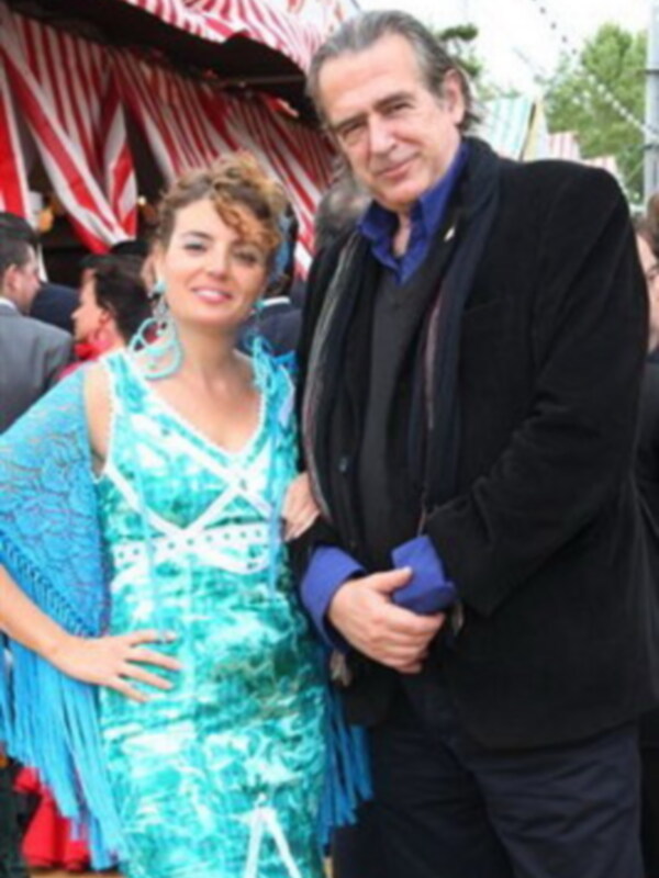 Paz Alarcon y Antonio Elegido, presentadores de cifras y letras, en la Feria de Sevilla 