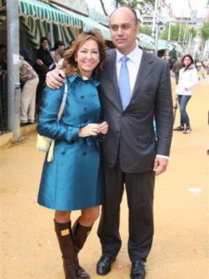 Ana Rosa Quintana y su marido Juan Muñoz, en la Feria de Sevilla..