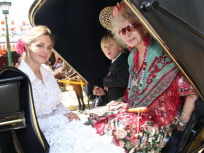 GENOVEVA CASANOVA, MUY UNIDA  A LA DUQUESA DE ALBA EN LA FERIA DE ABRIL