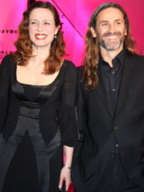 Aitana Sánchez Gijón acompañó a su pareja el artista argentino, Papín Lucadamo en la inauguración de su primera exposición en Sevilla, Espacios de ánimo