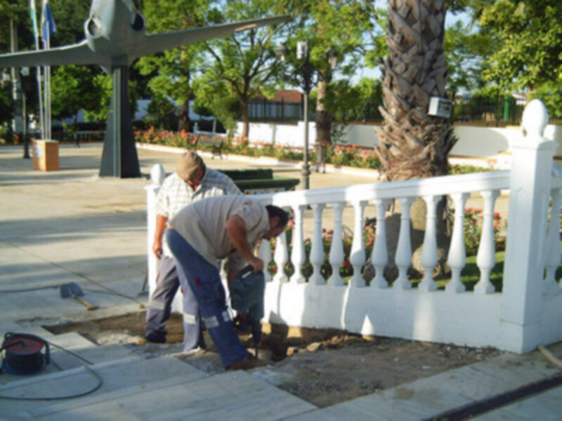 Comienzan las obras de mejora de acceso a minusválidos en las Plazas del Ejército del Aire y Nuestra Señora de Loreto