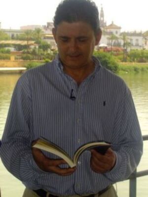 Entrevista en Triana a Francisco Gallardo, deportista, médico y escritor