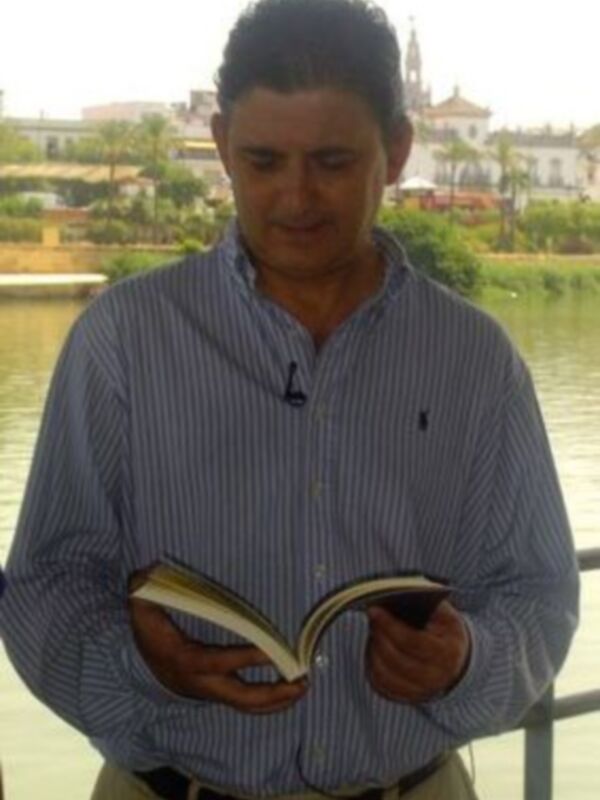 Entrevista en Triana a Francisco Gallardo, deportista, médico y escritor