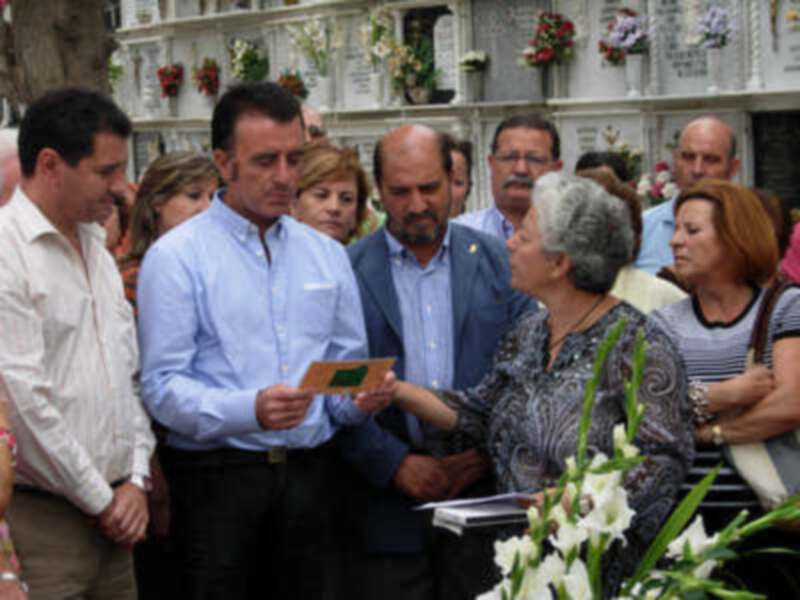 José Ortega Cano celebra el cumpleaños de Rocío Jurado en Chipiona ante su tumba