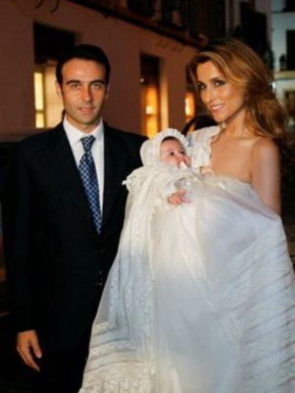 Enrique Ponce y Paloma Cuevas bautizaron a su hija en la Catedral de Córdoba