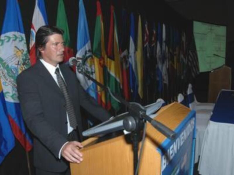 Bomberos, Policías y Militares, con sus perros, de diversas naciones, se especializarán con método Arcón en Chile