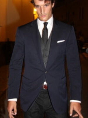 RAFAEL MEDINA, DESOLADO EN LA MISA FUNERAL POR SU TÍO ANTONIO ABASCAL