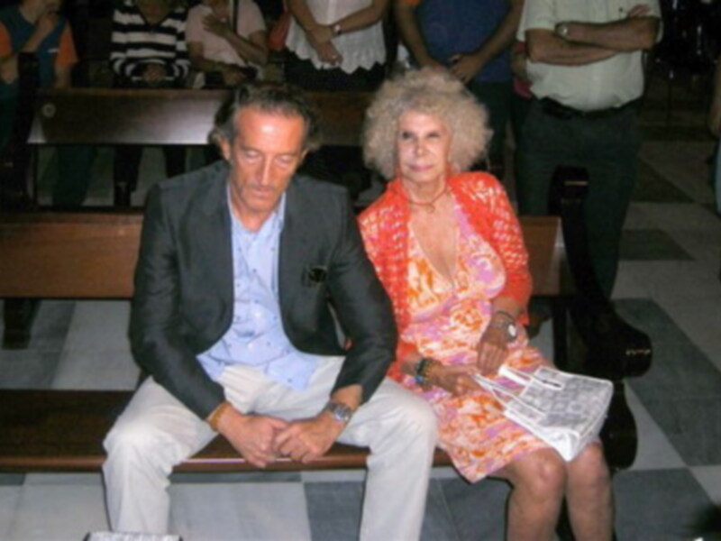 La duquesa de Alba y Alfonso Diez Carabantes pasean su amor por Sevilla y Cordoba 