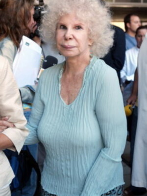 Cayetano Martínez de Irujo visitó a su madre en Dueñas después de que Alfonso Díez se marchara