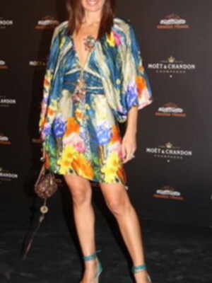 Raquel Revuelta minifaldera