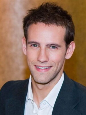 Gonzalo Miro y la Duquesa de Alba tras su encuentro con la Reina 