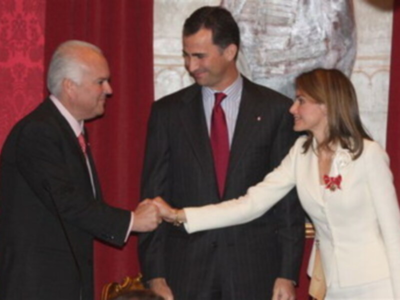 La Princesa de Asturias recibe el lazo de dama de la Real Maestranza de Sevilla 