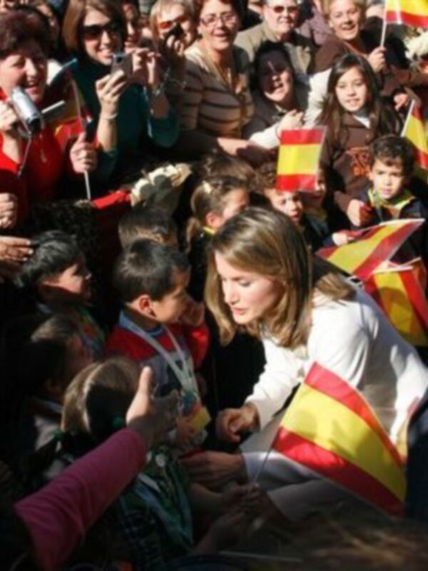 Doña Letizia vuelve a clase en Tomares (Sevilla)