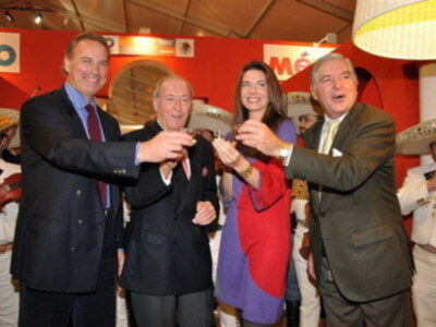Bertin Osborne y su hija Alejandra celebraron con una divertida fiesta mejicana la llegada de un nuevo miembro a la familia , el pequeño Carlos.